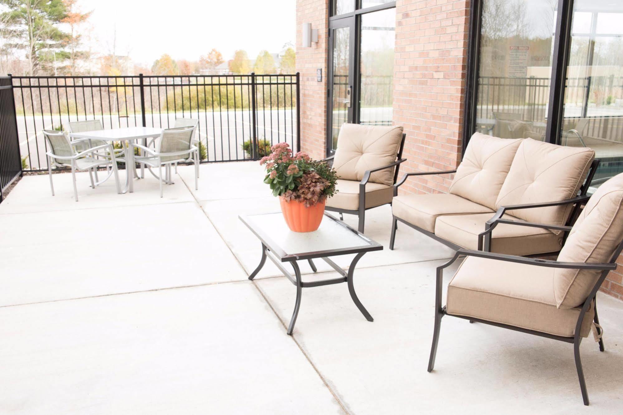 Hampton Inn & Suites Big Rapids, Mi Экстерьер фото